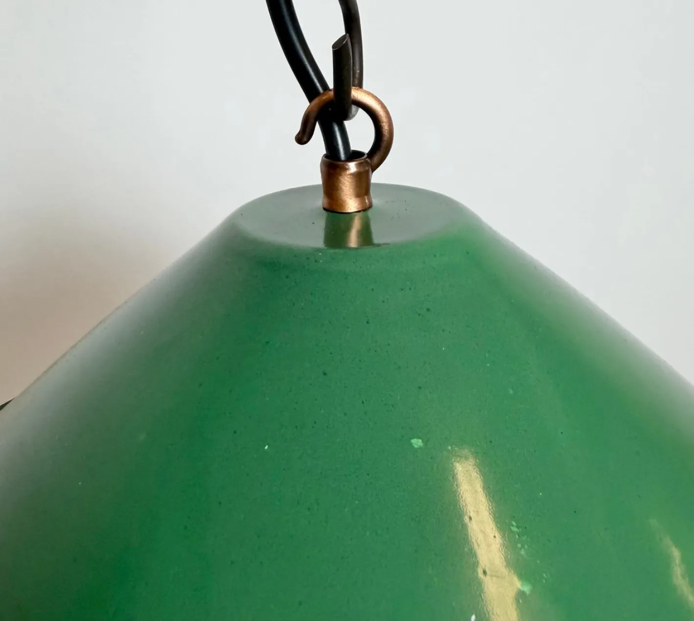 Grün emaillierte industrielle Fabriklampe, 1950er