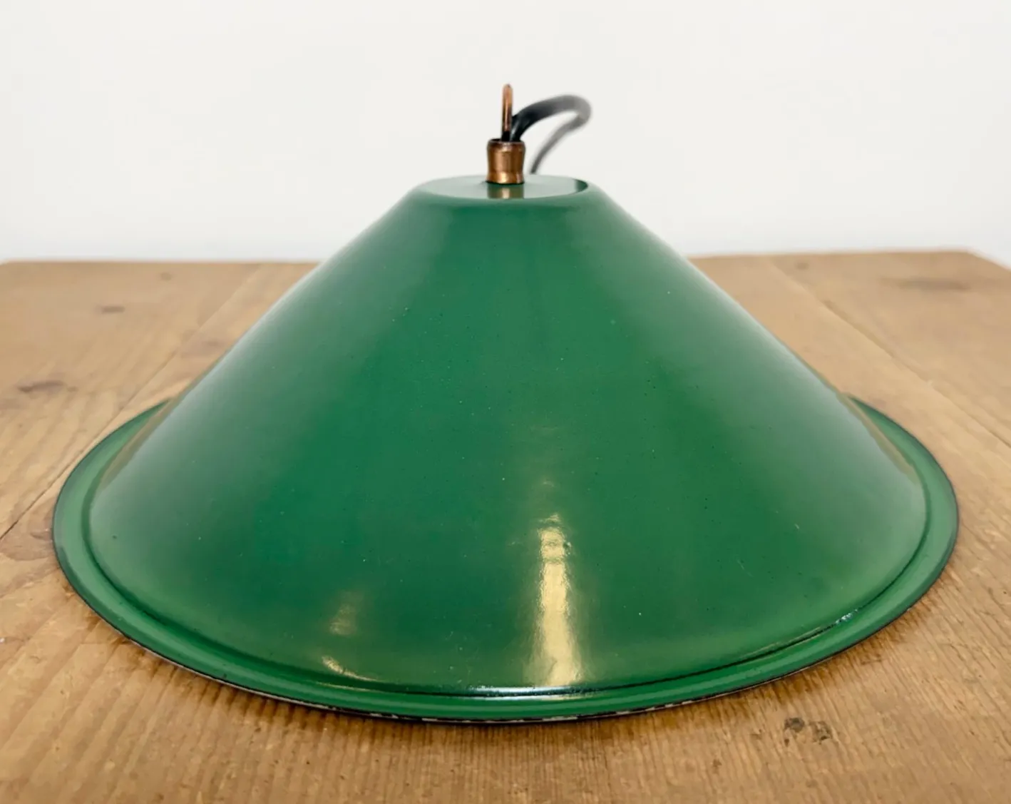 Grün emaillierte industrielle Fabriklampe, 1950er