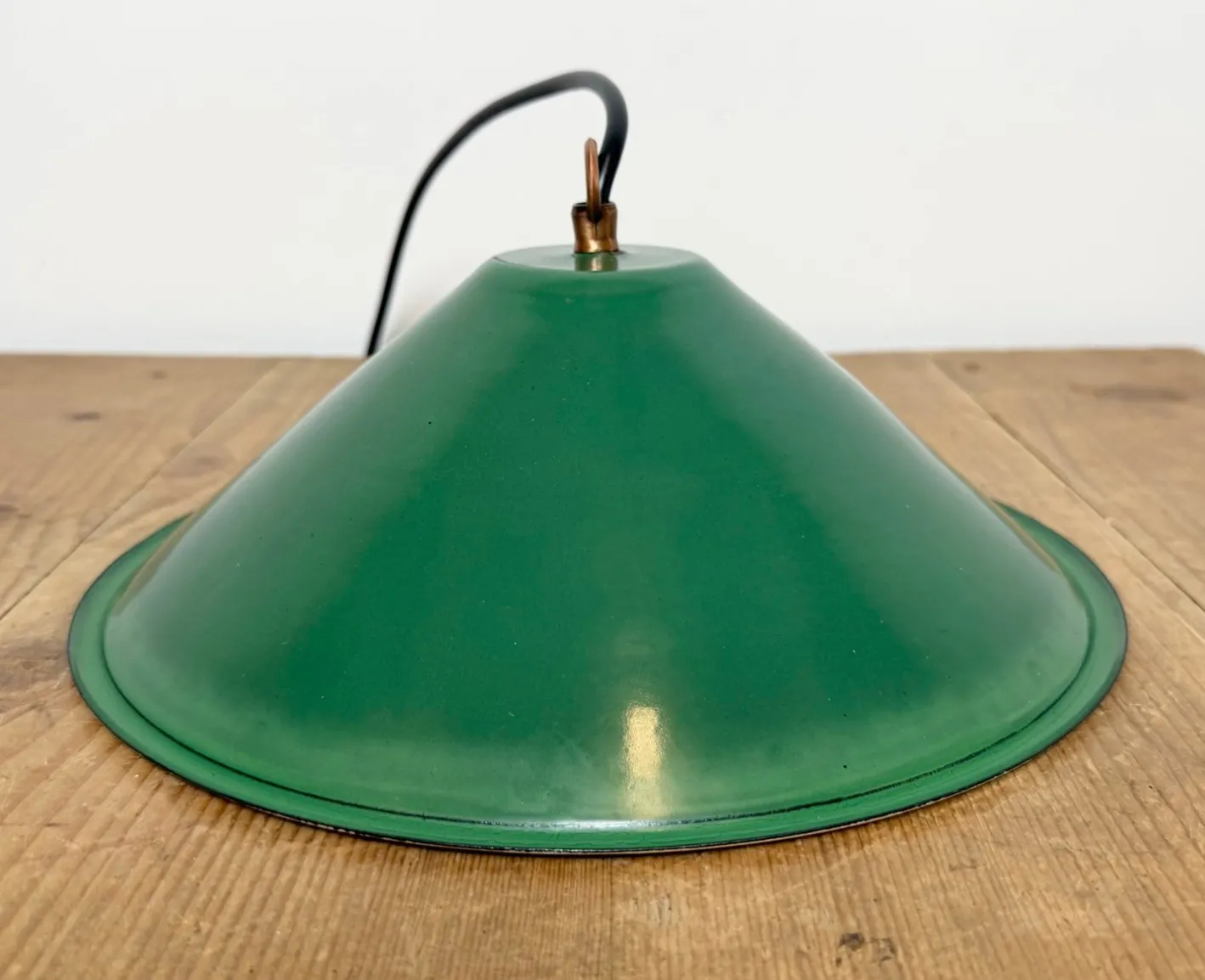 Grün emaillierte industrielle Fabriklampe, 1950er