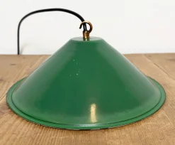 Grün emaillierte industrielle Fabriklampe, 1950er
