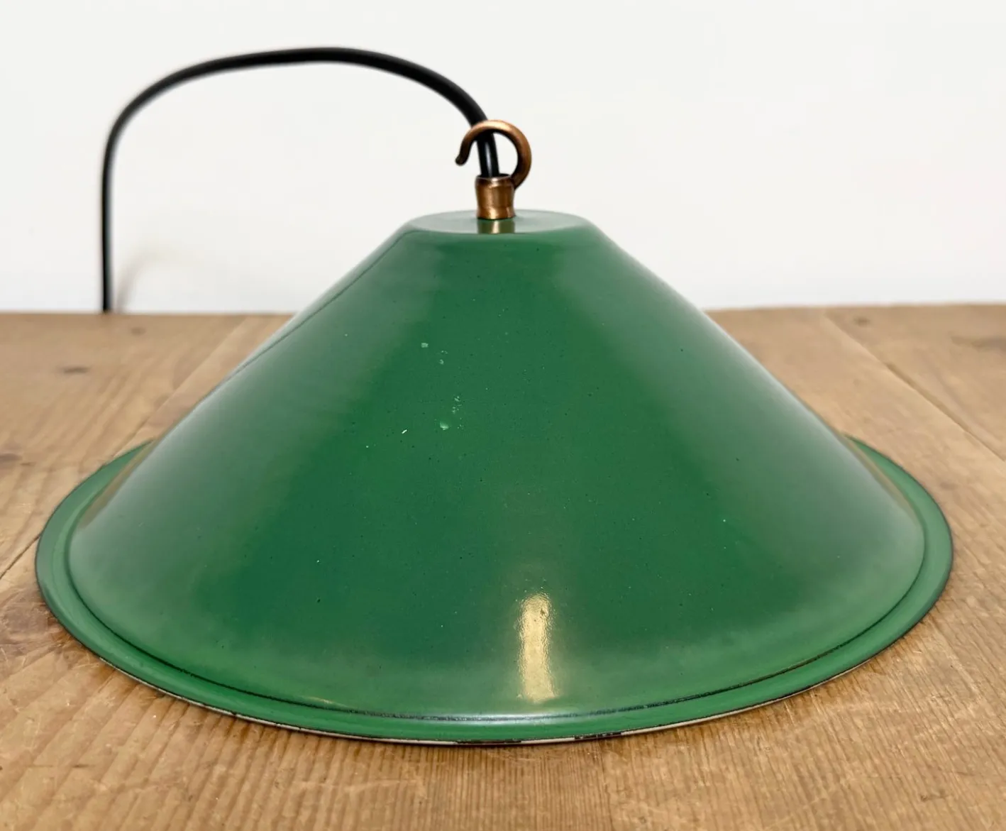Grün emaillierte industrielle Fabriklampe, 1950er