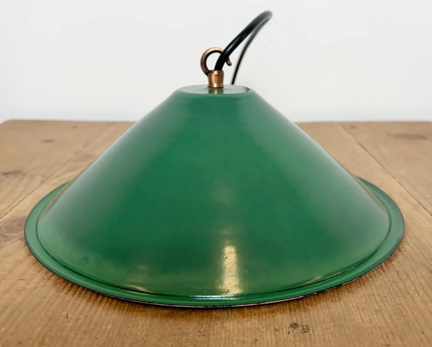 Grün emaillierte industrielle Fabriklampe, 1950er