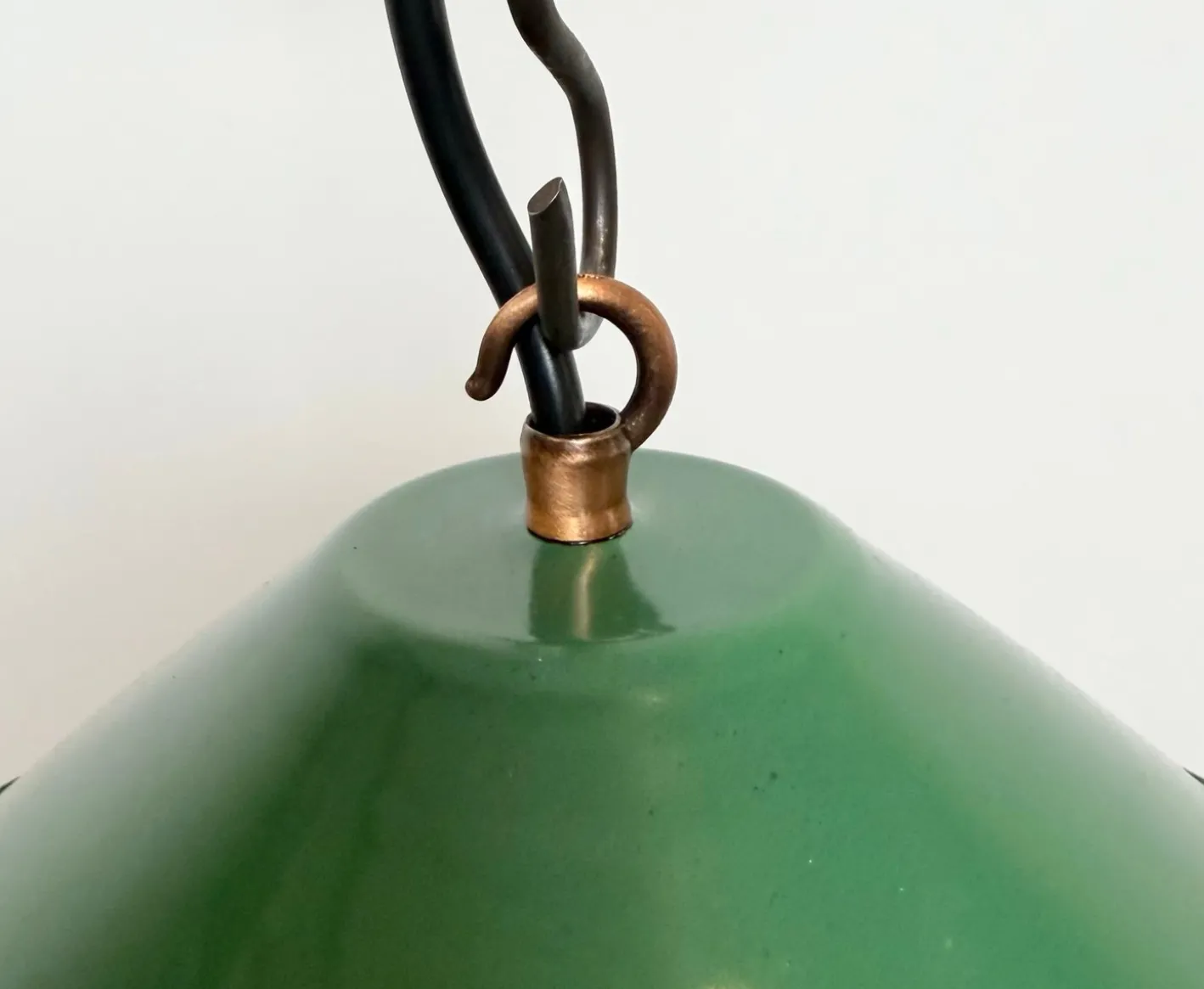 Grün emaillierte industrielle Fabriklampe, 1950er