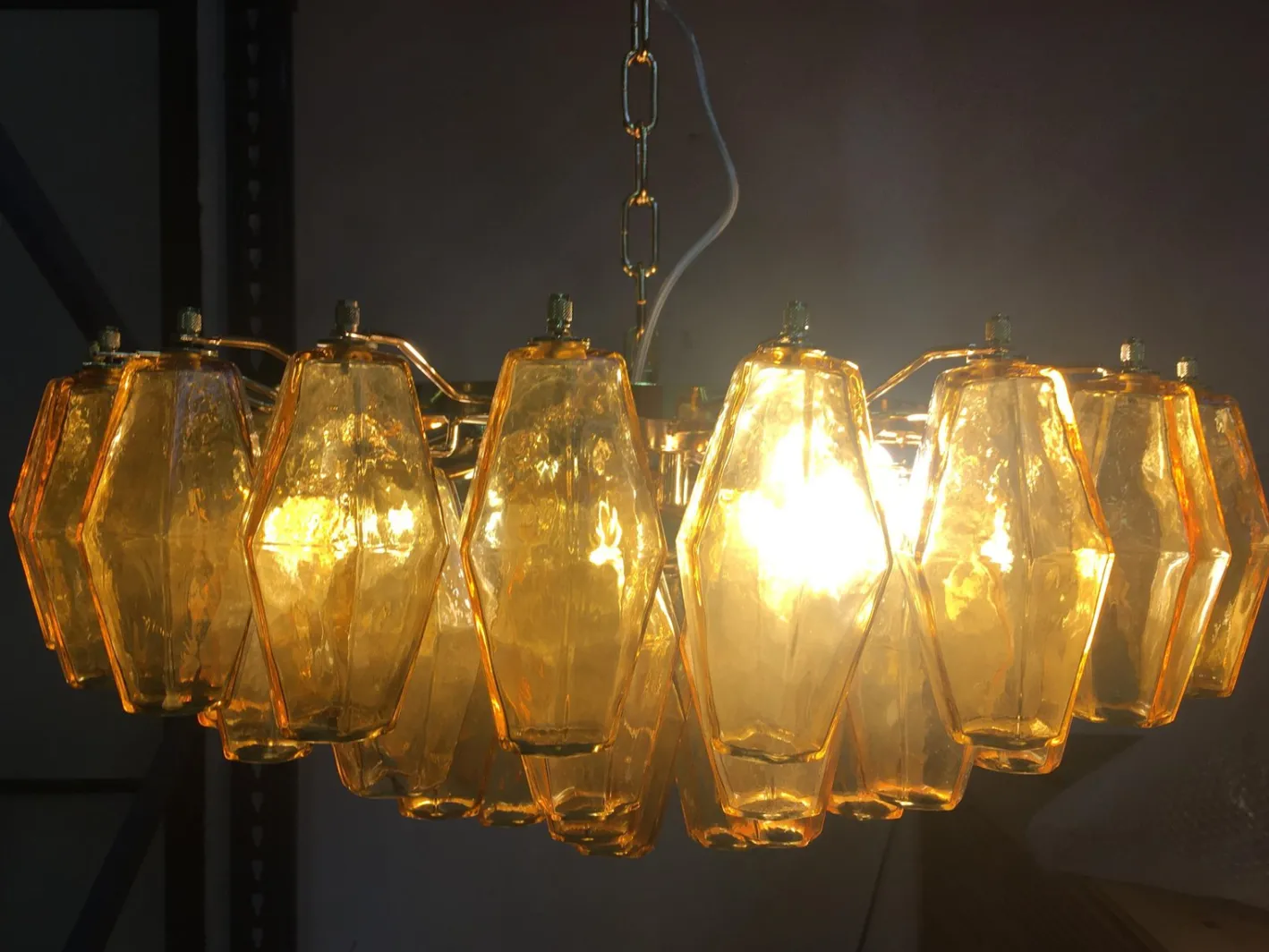 Grüner Poliedro Murano Glas Kronleuchter mit goldenem Metall von Simoeng