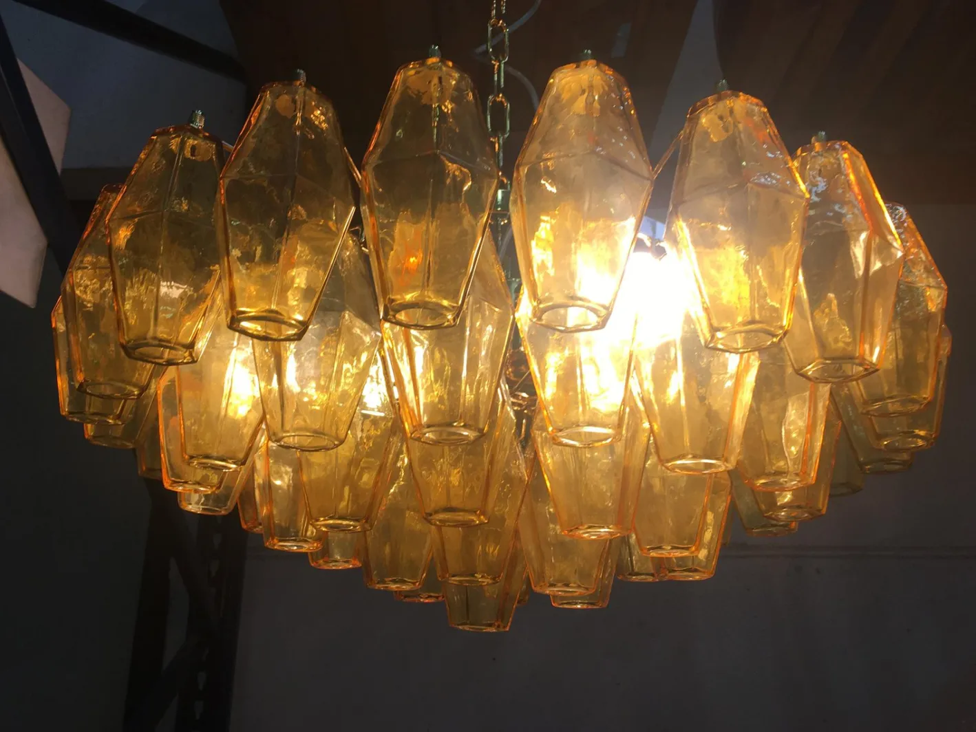 Grüner Poliedro Murano Glas Kronleuchter mit goldenem Metall von Simoeng