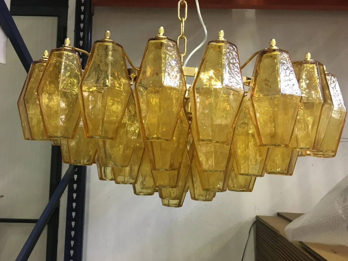 Grüner Poliedro Murano Glas Kronleuchter mit goldenem Metall von Simoeng