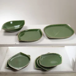 Grün glasierte Keramikschalen und unteres Tablett, 1960er, 8er Set