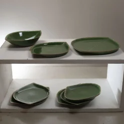 Grün glasierte Keramikschalen und unteres Tablett, 1960er, 8er Set
