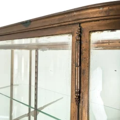 Große antike Museumsvitrine aus Metall mit gebogenem Glas, 1890er