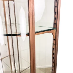 Große antike Museumsvitrine aus Metall mit gebogenem Glas, 1890er