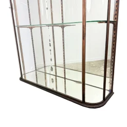 Große antike Museumsvitrine aus Metall mit gebogenem Glas, 1890er