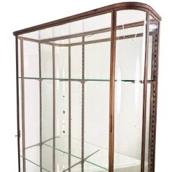 Große antike Museumsvitrine aus Metall mit gebogenem Glas, 1890er