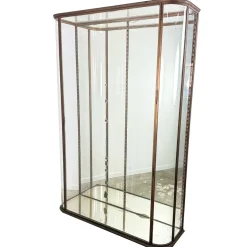 Große antike Museumsvitrine aus Metall mit gebogenem Glas, 1890er
