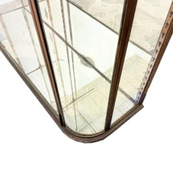 Große antike Museumsvitrine aus Metall mit gebogenem Glas, 1890er
