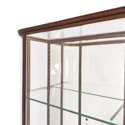 Große antike Museumsvitrine aus Metall mit gebogenem Glas, 1890er