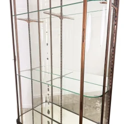 Große antike Museumsvitrine aus Metall mit gebogenem Glas, 1890er