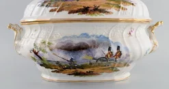 Große antike Terrine mit Deckel aus handbemaltem Porzellan von Meissen