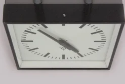 Große doppelseitige Eisenbahnuhr von Pragotron, 1980er