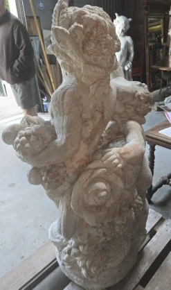 Große Gartenskulptur mit Putten und Girlanden aus Kunststein, 1950er