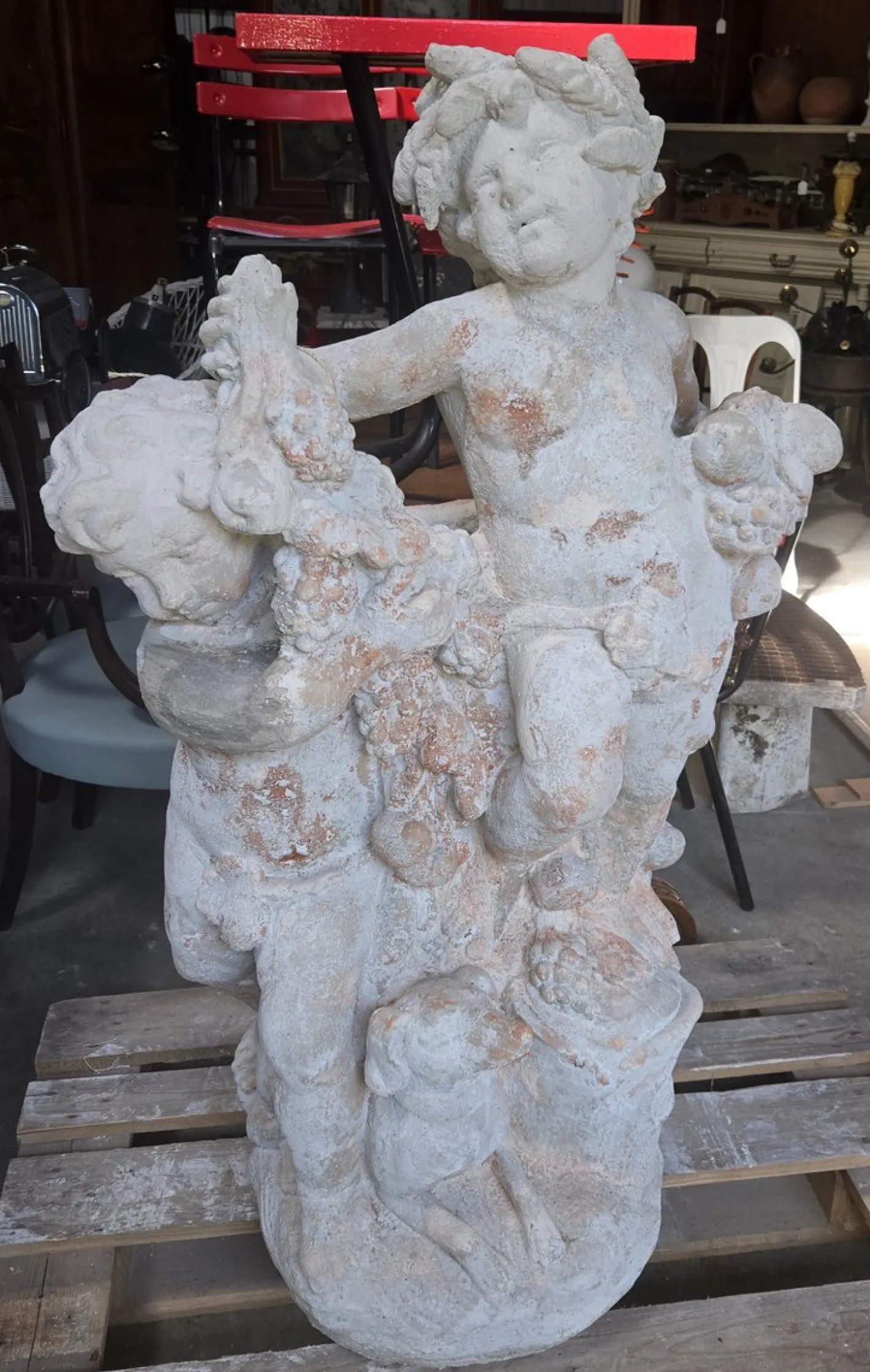 Große Gartenskulptur mit Putten und Girlanden aus Kunststein, 1950er