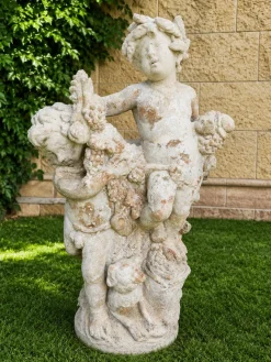 Große Gartenskulptur mit Putten und Girlanden aus Kunststein, 1950er