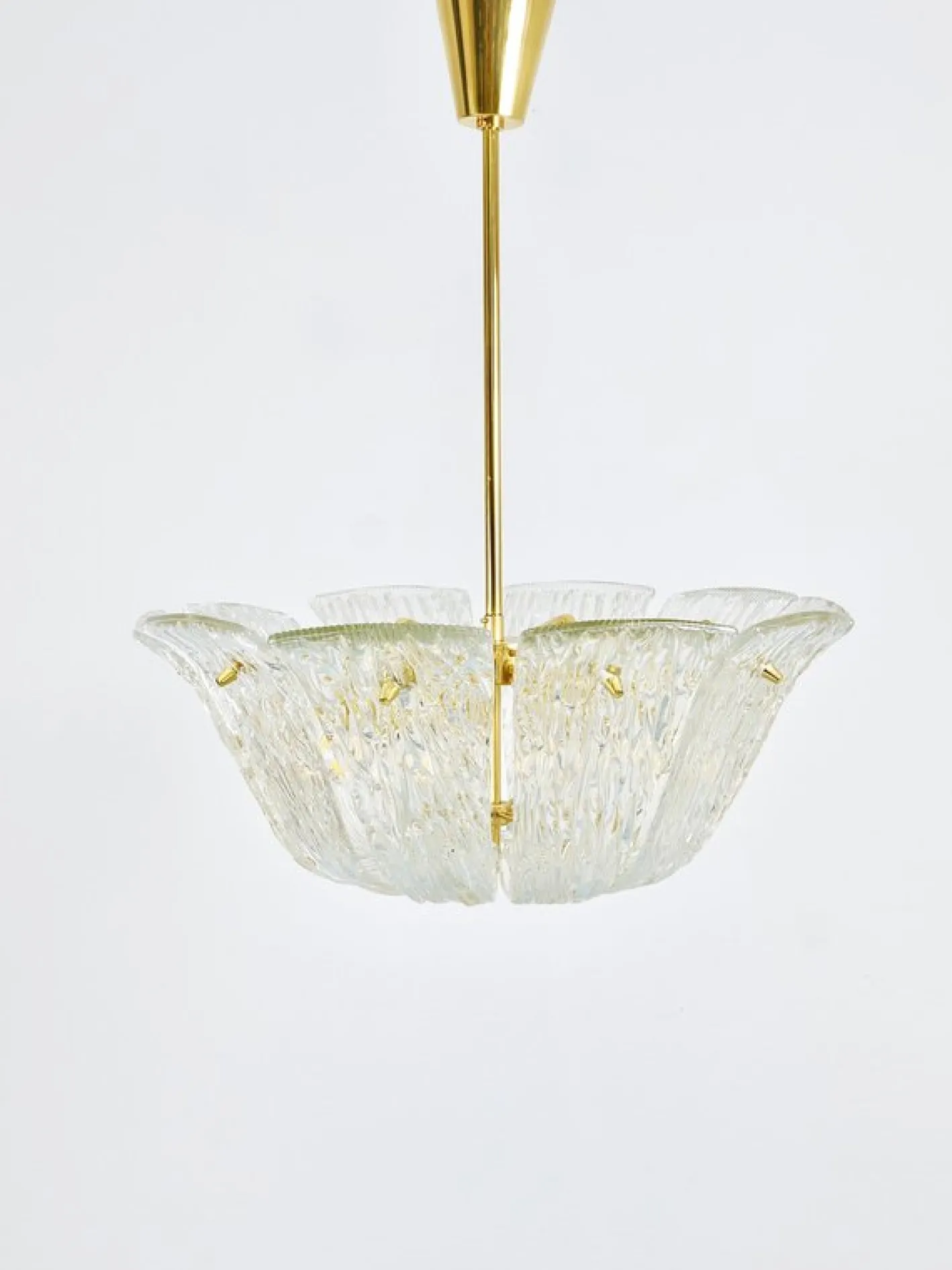 Große Geschwungene Vintage Korblampe aus Messing & Strukturglas von JT Kalmar für Kalmar, Vienna, 1950