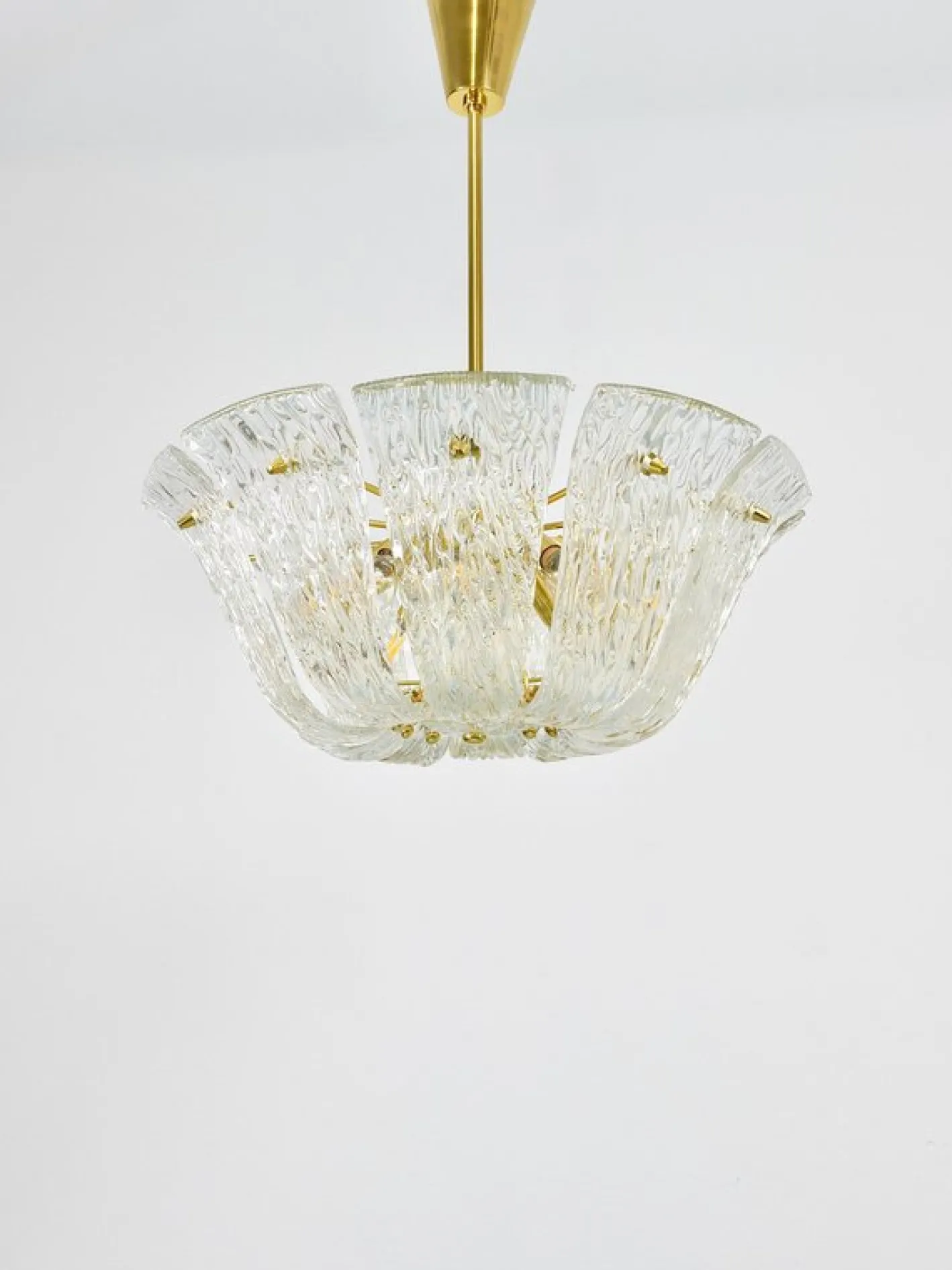 Große Geschwungene Vintage Korblampe aus Messing & Strukturglas von JT Kalmar für Kalmar, Vienna, 1950
