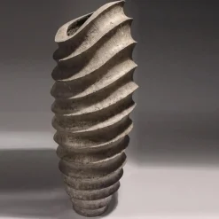 Große handgefertigte skulpturale Vase