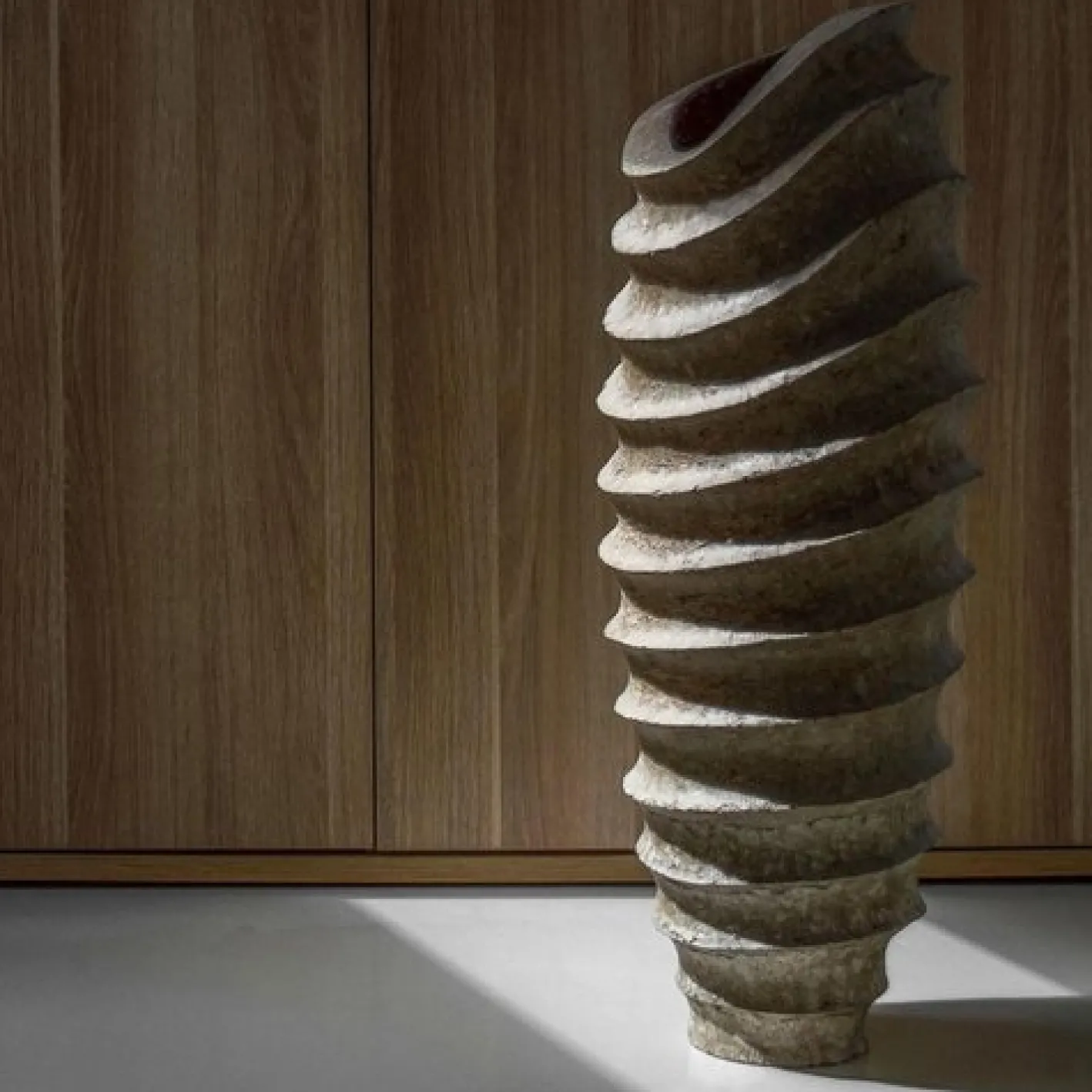 Große handgefertigte skulpturale Vase