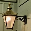Große Laternen Wandlampe aus Messing, 1960er