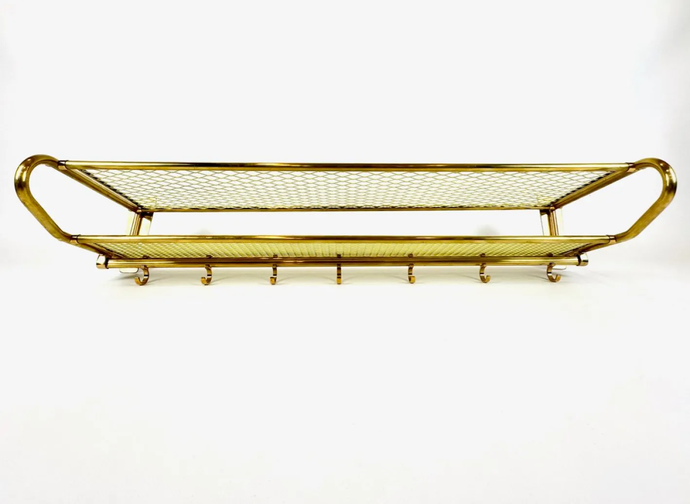 Große Mid-Century Modern Wandgarderobe aus Messing, 1950er