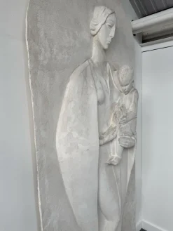 Große Mutterschaftsrelief aus Gips, 1920er