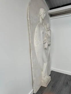 Große Mutterschaftsrelief aus Gips, 1920er