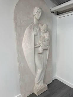 Große Mutterschaftsrelief aus Gips, 1920er