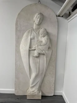 Große Mutterschaftsrelief aus Gips, 1920er