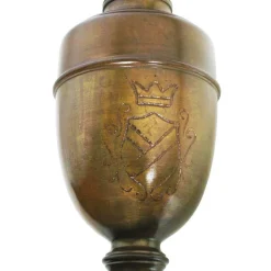 Großer antiker Kerzenhalter aus Bronze & Messing mit heraldischem Wappen