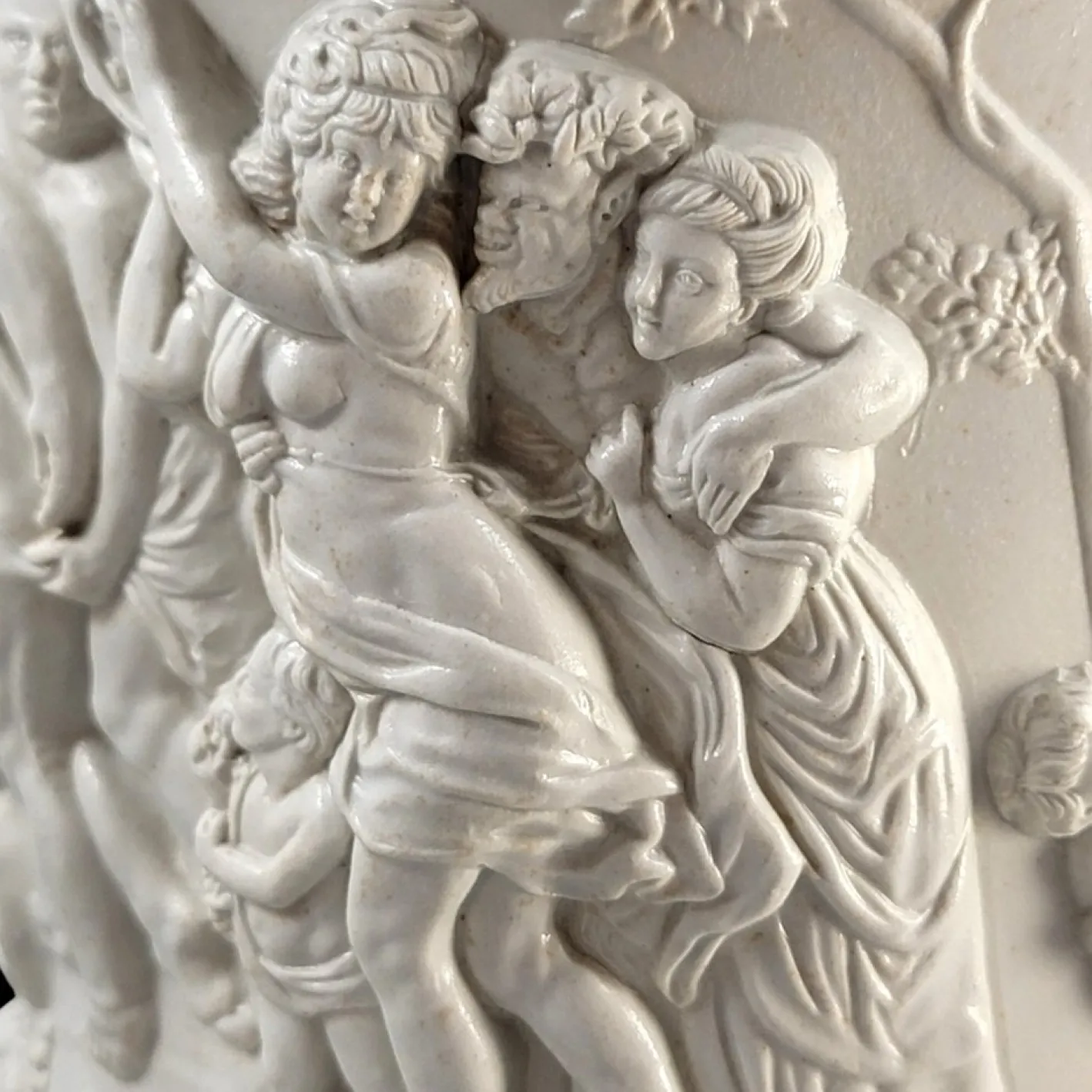 Großer Bacchanaler Tanzkrug in Reliefform von Charles Meigh, 1844