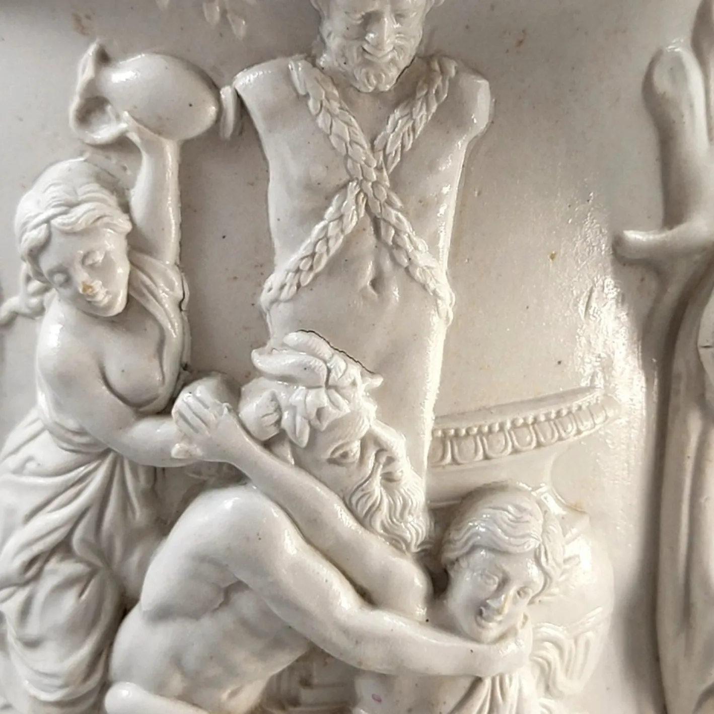Großer Bacchanaler Tanzkrug in Reliefform von Charles Meigh, 1844