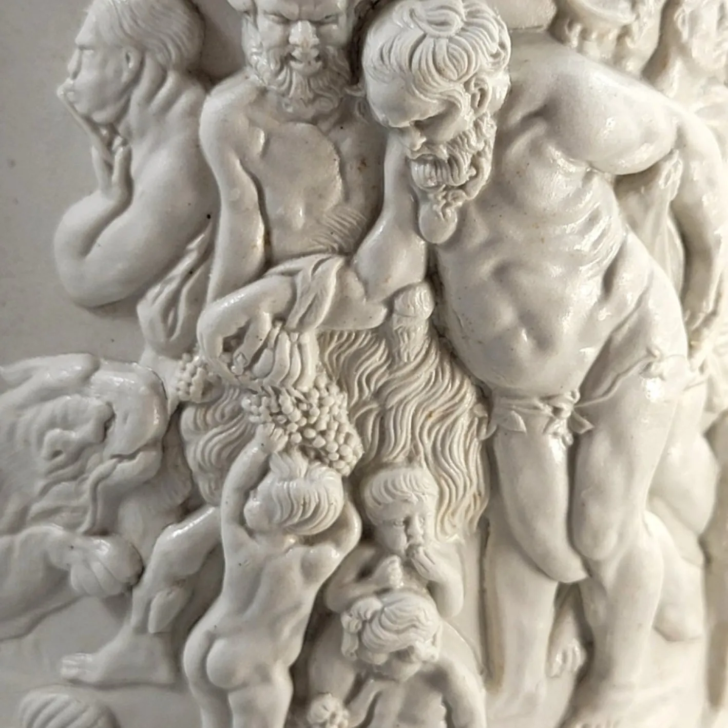 Großer Bacchanaler Tanzkrug in Reliefform von Charles Meigh, 1844