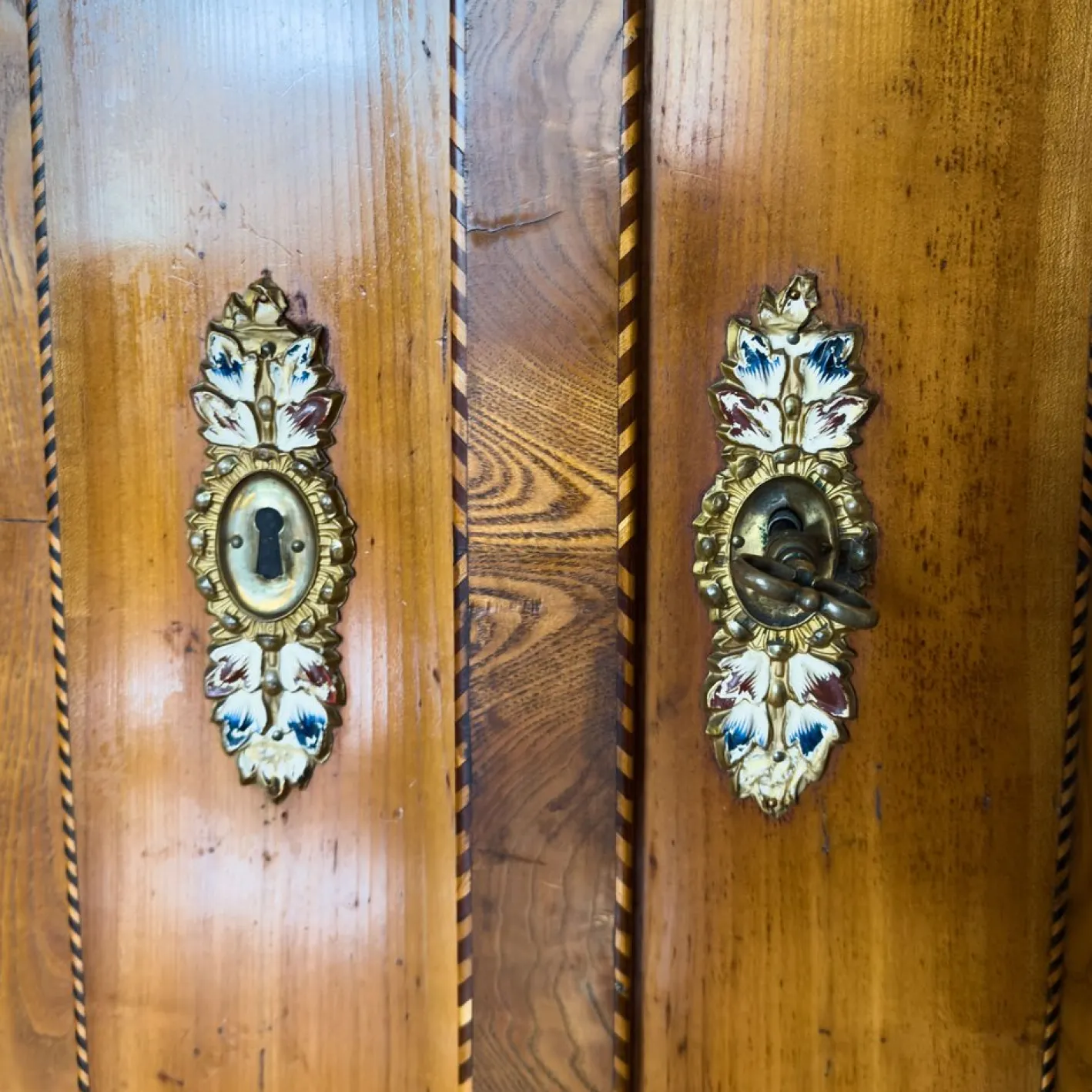Großer Biedermeier Kleiderschrank aus Esche & Kirsche, 1884