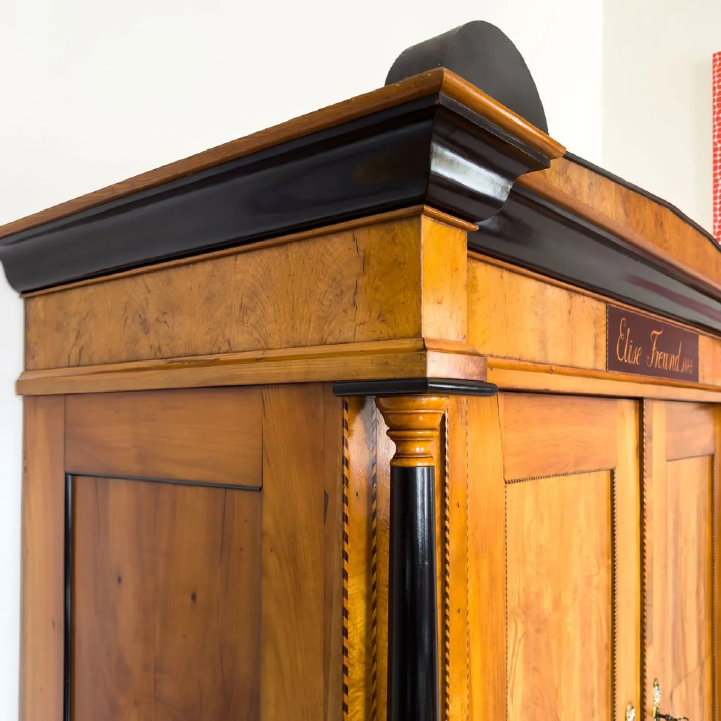 Großer Biedermeier Kleiderschrank aus Esche & Kirsche, 1884