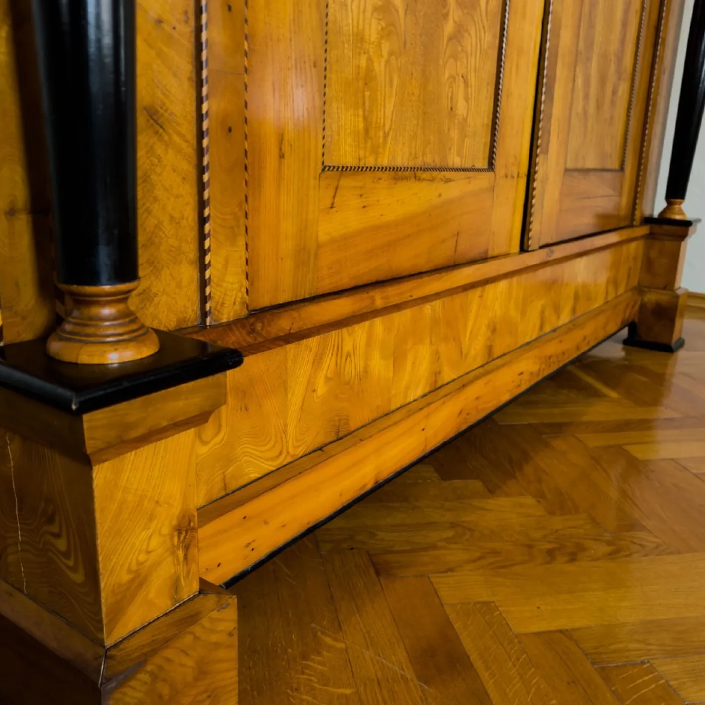 Großer Biedermeier Kleiderschrank aus Esche & Kirsche, 1884