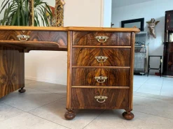 Großer Biedermeier Schreibtisch mit Leder
