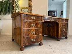 Großer Biedermeier Schreibtisch mit Leder