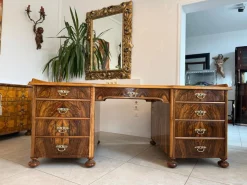 Großer Biedermeier Schreibtisch mit Leder