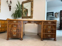Großer Biedermeier Schreibtisch mit Leder
