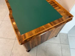 Großer Biedermeier Schreibtisch mit Leder