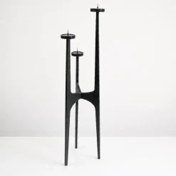 Großer brutalistischer dreibeiniger Kronleuchter aus gehämmertem Schmiedeeisen, 1960