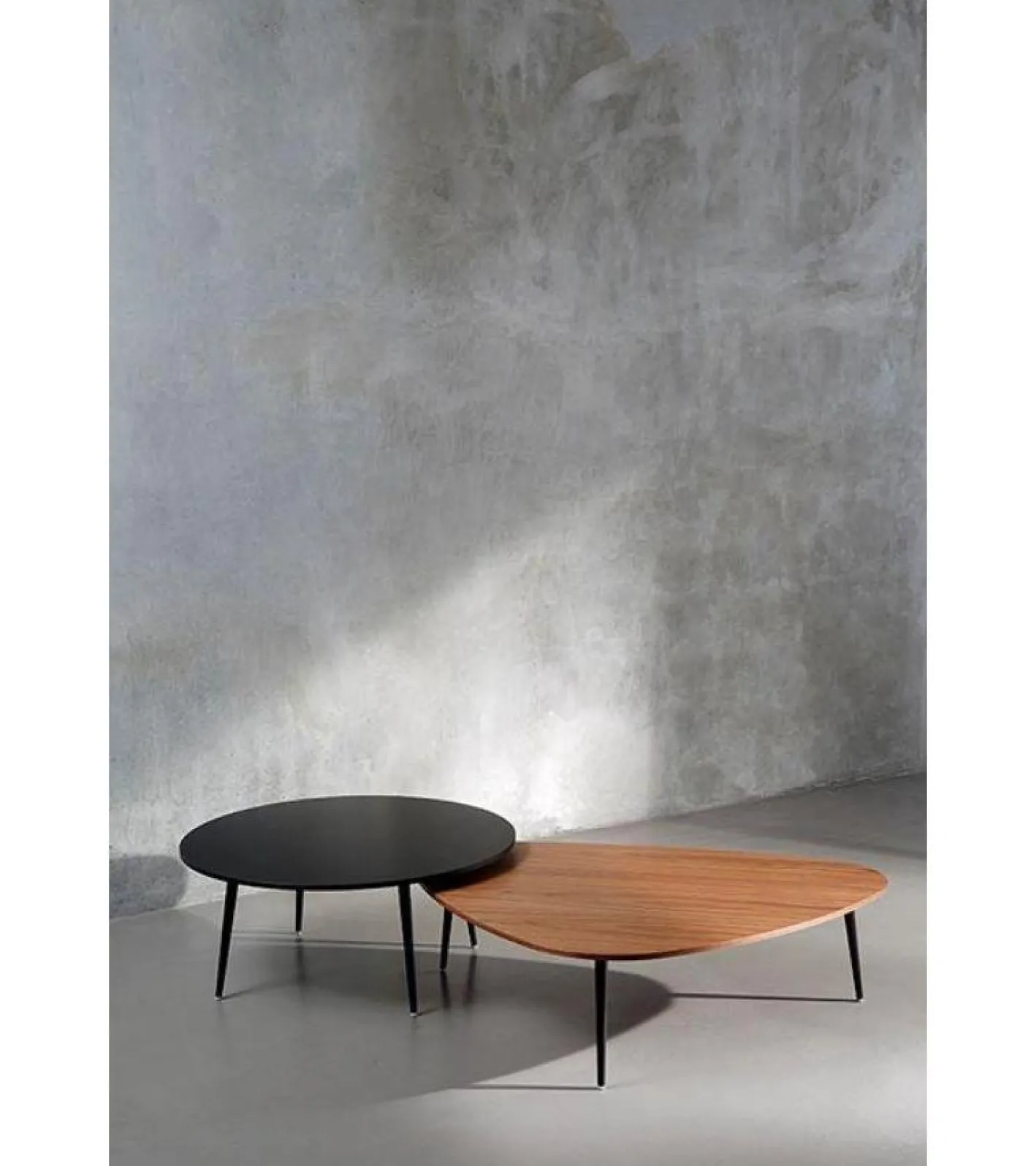 Großer dreieckiger Soho Couchtisch von Coedition Studio