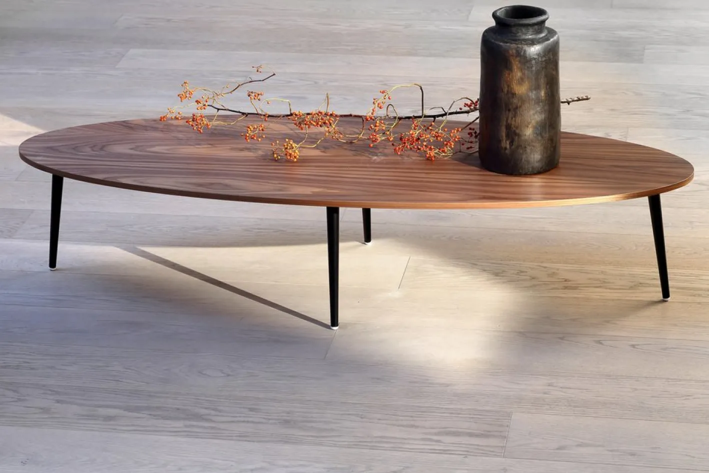Großer dreieckiger Soho Couchtisch von Coedition Studio